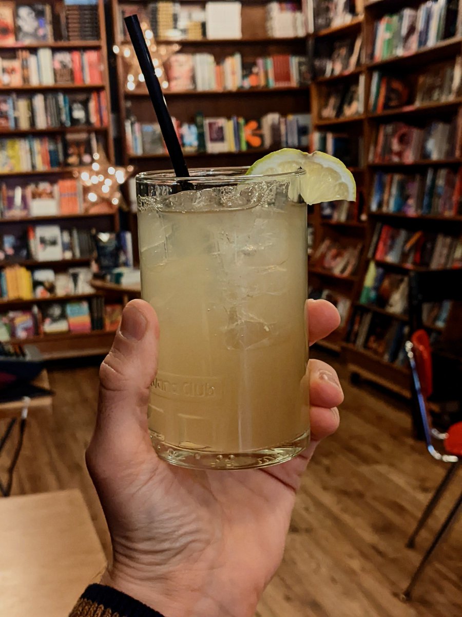 ☺️The perfect way to end the week? Oh that's easy, cocktails at <a href="/gladdaybooks/">Glad Day Bookshop</a> in <a href="/ChurchWellesley/">The Village</a> ❤️