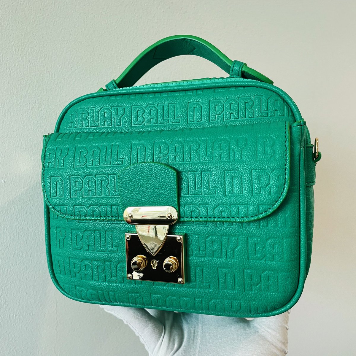 DAZESUAVE's tweet photo. Forest BNP Tote. SOON
RT if you want one!

2022 LUX LEATHER GOODS @YECiStudios https://t.co/NCtvufI5Rr