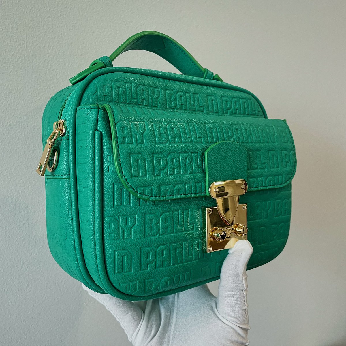DAZESUAVE's tweet photo. Forest BNP Tote. SOON
RT if you want one!

2022 LUX LEATHER GOODS @YECiStudios https://t.co/NCtvufI5Rr