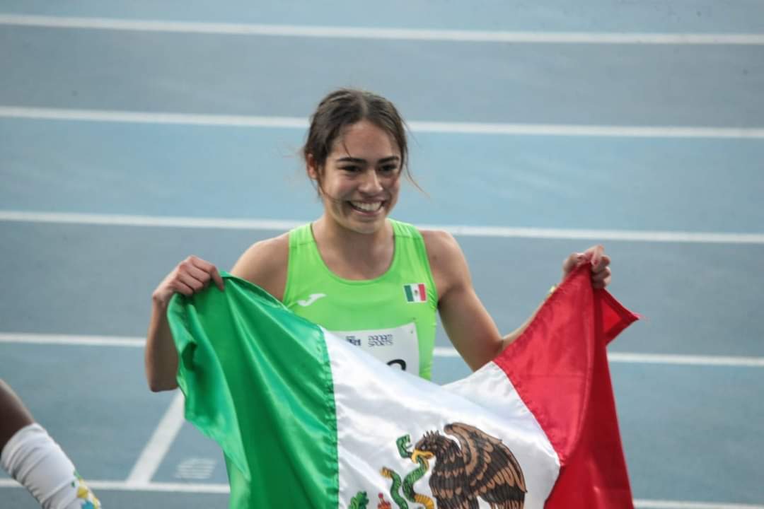 Cedric_80's tweet photo. Anahí Álvarez lo vuelve a hacer, la duranguense logra un oro más, ahora en los 5,000 metros planos en los #JuegosPanamericanosJunior2021 #Cali #DurangoPower #MujeresAlAbordaje
🥇Triatlón individual 
🥇1,500 metros planos
🥇5,000 metros plano
🥈Triatlón relevo mixto
¡Felicidades! https://t.co/ez3vgKI8gJ