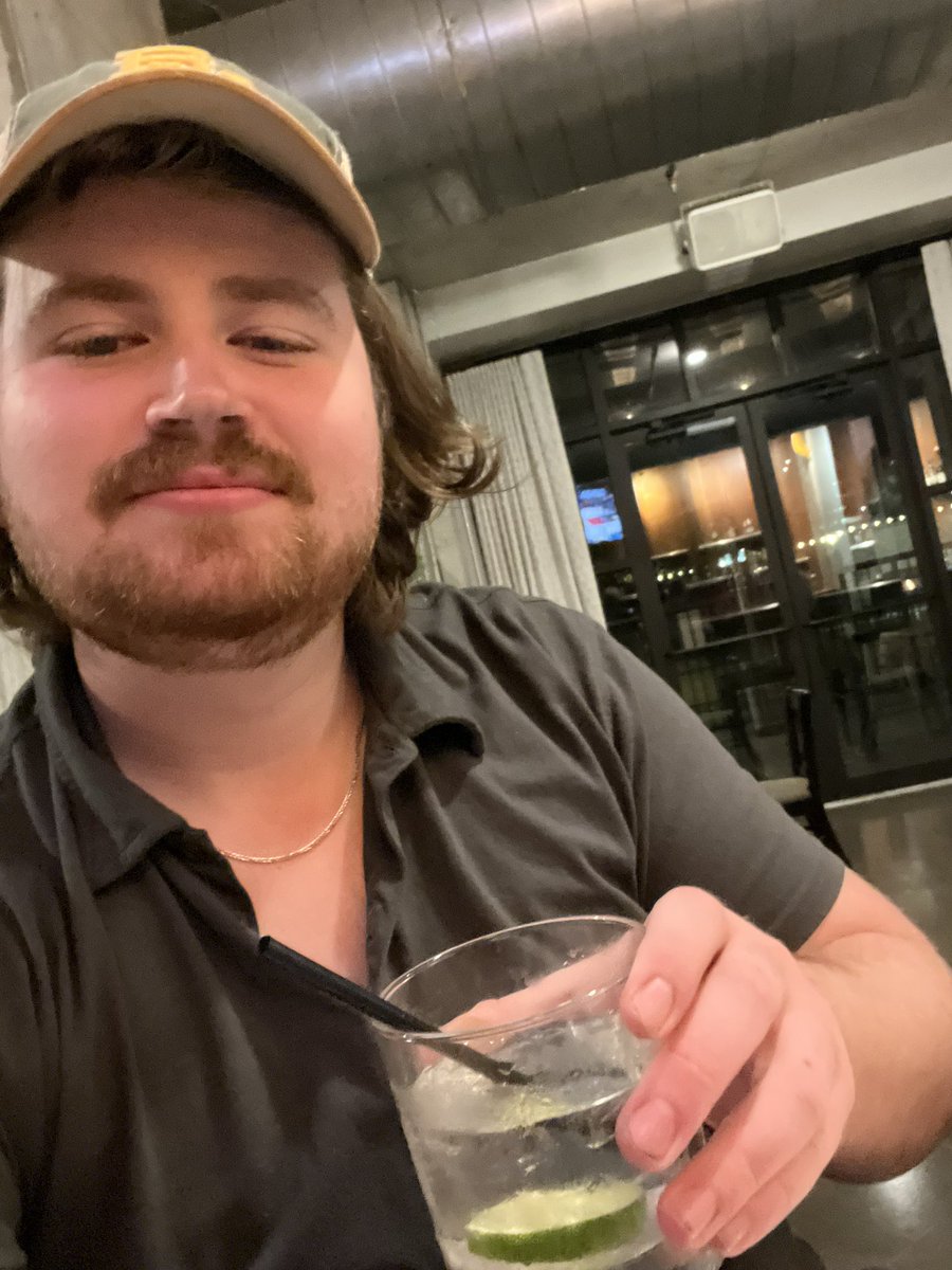 reesejgorman's tweet photo. A gin and tonic, a chain and a Dallas hotel bar life is good. #RespectTheChain https://t.co/NcPfNBaORH