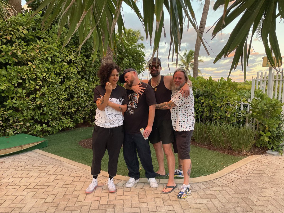 nomadblvd's tweet photo. Having the best time in Miami with @heromachine_eth, @shantell_martin, @GabrielJWeis, @weshenryart and @ooo000ooo! And how good is that merch?! 😍🔥 #nomadblvd #nft #nftartists #miami #artbaselmiami https://t.co/Hj33135wvY
