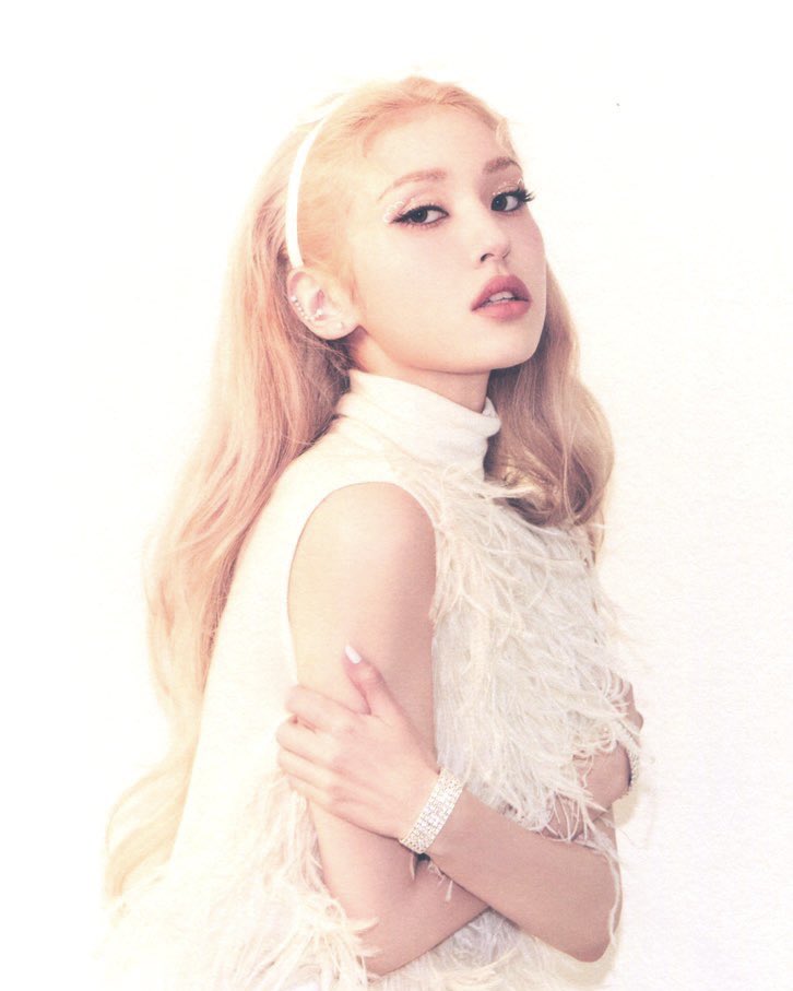 cottonbearist's tweet photo. Tw//cosplay badut. 

Her bf is singer, member of boy group and one of the main vocalist. 
#RALINE #KENCAN #n00z #ranpopprediksi https://t.co/nqtQdGEiR7