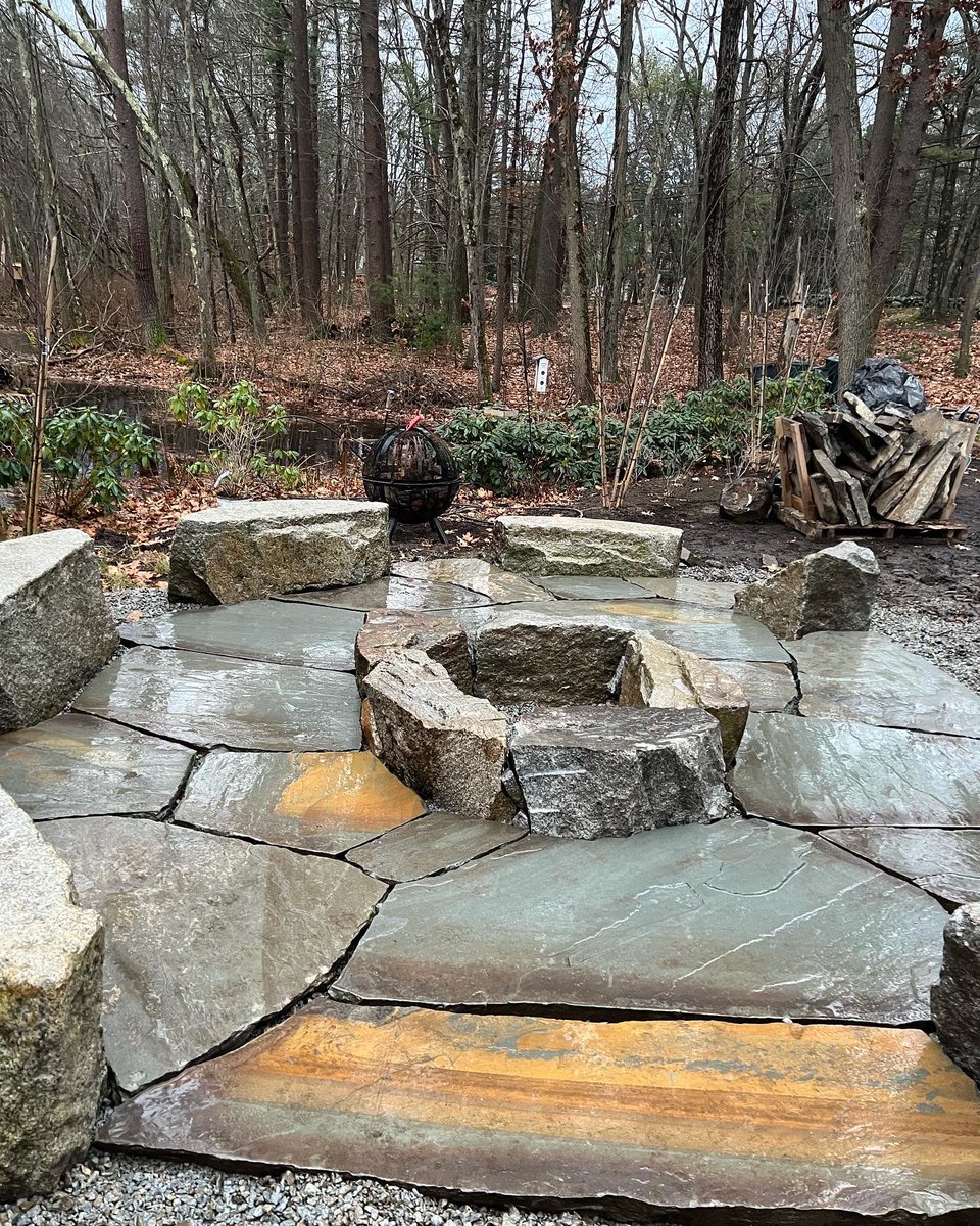 KandR_Landscape's tweet photo. We are putting the finishing touches on this irregular bluestone fire pit area with granite boulder seats #firepits #bluestone #hardscape #graniteboulders #kandrlandscape https://t.co/Tbe0OxkTlf