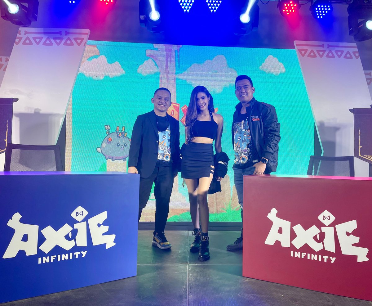 MyrtleGail's tweet photo. All set for the Axie Infinity Creator Cup! 🙈 With the early birds @kookoocryptotv @ArcherPerezz. Thank you again @AxieInfinity @Jihoz_Axie and @ZyoriTV for inviting us! 😍 https://t.co/sCvuX8kT5J