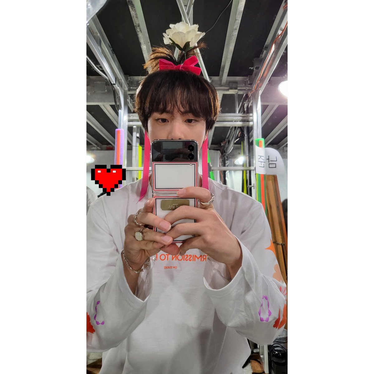 ipotV30's tweet photo. Seok jin oppa Happy Birthday 🎂🎉💜💜💜 https://t.co/TFuuFIQ5xR
