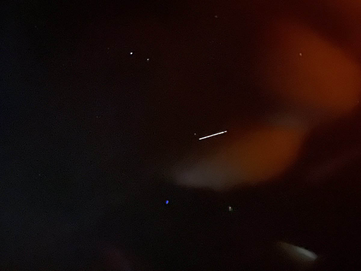 If you saw a string of lights in the sky tonight, no that wasn't Santa! Those lights were SpaceX Starlink satellites! 🌟

(📷: William Herron)