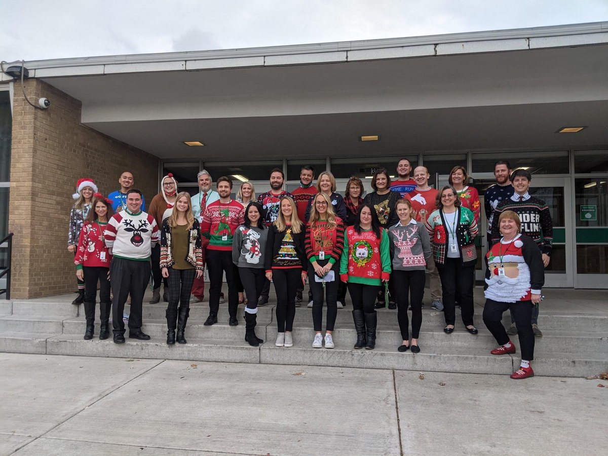 ShayBoyle_NDCP's tweet photo. Annual @ndresband Christmas Concert!  Amazing energy in the Don Dome!  The Band crushed it as always!  Festive sweaters, crowd participation, and a fun Friday! Love this school! 💚💙🙌 #GreenBlooded #ChristmasCheer #WeAreND #GuestConductor https://t.co/F3kZ2WNn1T