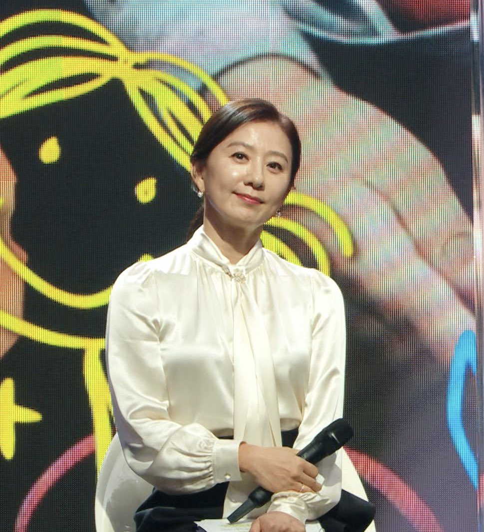 yiyend1's tweet photo. New Life to Children tomorrow! ❤️

#KimHeeAe #김희애 https://t.co/rSDPKY2CMn