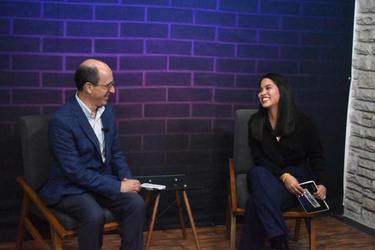 Un gusto acompañar a este grupo de entusiastas que hoy inician con un nuevo proyecto: Casa Startuperos.
Una iniciativa de vinculación, un lugar para hacer amigos y negocios.
¡Felicidades, <a href="/fernandogaco_/">Fernando Gaco</a>!