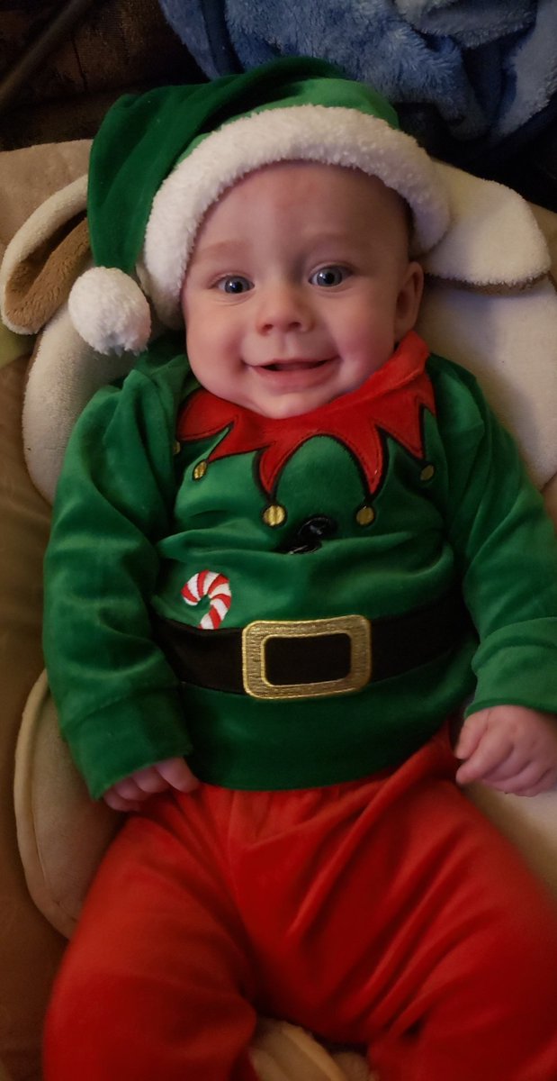 NoteBooksRS's tweet image. Christmassy feeling 🎄 My little elf that I love soo much ❤ Will be 6 months 5th December 💙 Growing soo fast my little man💚💕