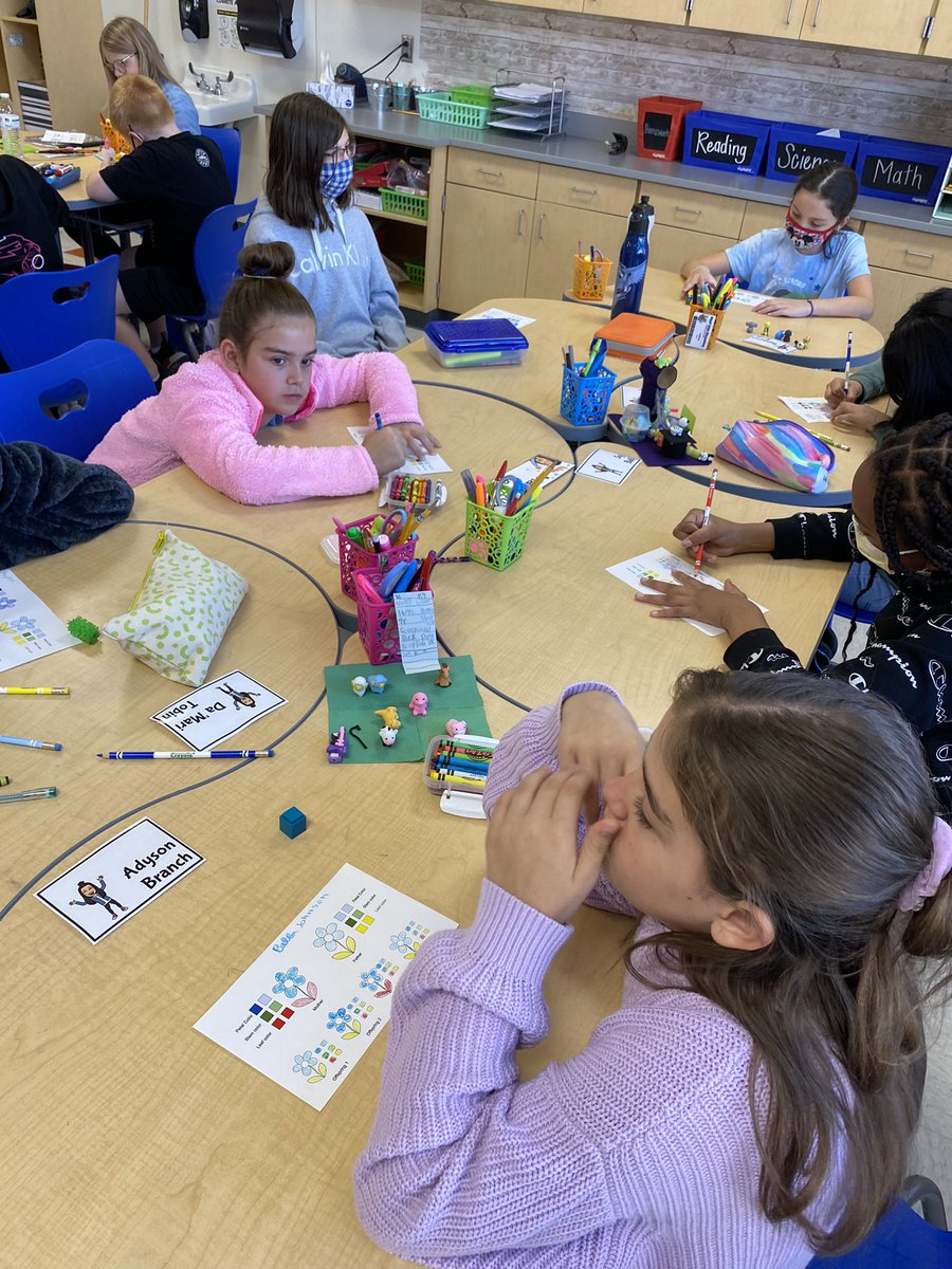 MsBennettROSA's tweet image. Learning how our flower offspring will turn out based on specific parent genes with @KainLauryn class today. #scienceintervention #EngageCreateSOAR @ROSArockets