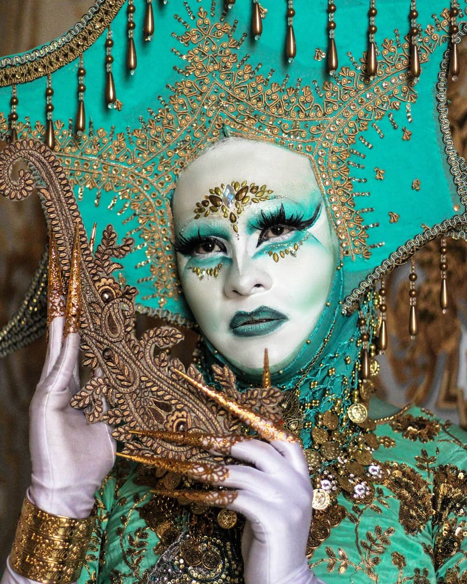 yayoibowery's tweet photo. Hoy en #FollowFridayDrag les quiero invitar a que conozcan el trabajo de @vermelhanoir en instagram. Una reina de otro mundo, verdaderamente todo su feed es una obra de arte. Además es de la icónica #HouseBlackAndWhite. ✨ https://t.co/W7Yb73UHZZ
