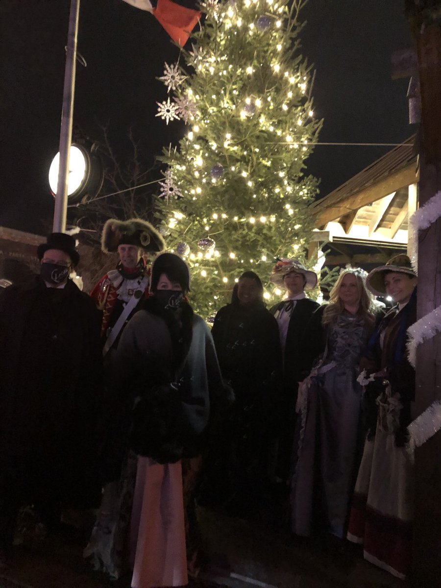 SylviaJonesMPP's tweet photo. @downtownBolton &amp; @BoltonBIA celebrated an olde tyme Christmas tonight with the lighting of the Christmas tree, a vendors market &amp; a visit from Santa Claus. Merry Christmas and Happy Hanukkah! #shoplocalcaledon https://t.co/l8c09Mi68T