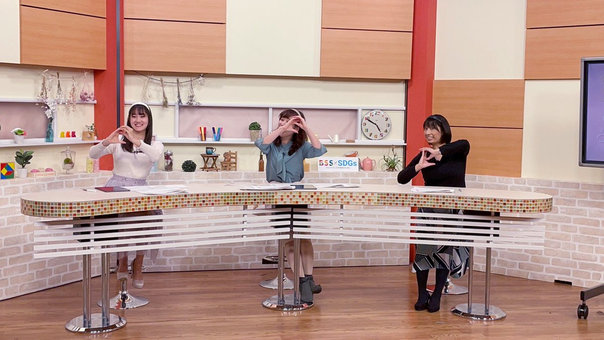 etime_bss's tweet photo. 【後だしetime ✨】
📷カチューシャ三姉妹🎀エンディング風景😆
📷オンエア直後の三姉妹🎀
📷こずえ先生と石川ちゃんとも😁

MCからご報告がありましたが、来週最終回です😭皆様からの色んなコメントが胸に沁みます。本当にありがとうございます😢

来週の放送、是非ご覧下さい❗

#BSSテレビ
#etime https://t.co/XwTMZPayIv