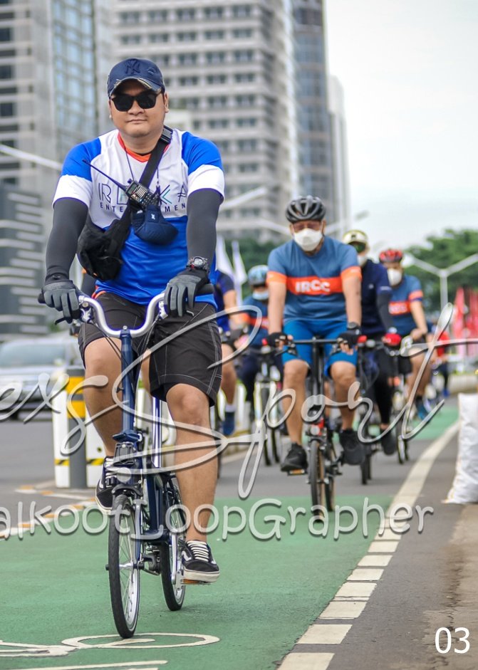 matamasdim's tweet photo. Escorting Bapak @mas_didiek bike to work, 3 Desember 2021 #railwaycyclist https://t.co/NtRyMrFDyR