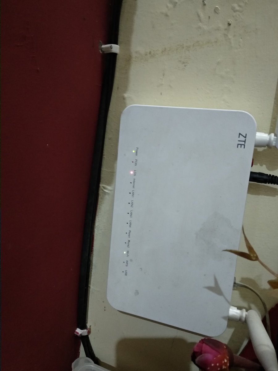 MiftaAulia's tweet photo. @IndiHomeCare min ini kenapa indikator "LOS" nyala ya? Dr smlm wifi ga ada akses internet.. uda di on off modem masi sama gt terus.. https://t.co/spLNKlpOBX