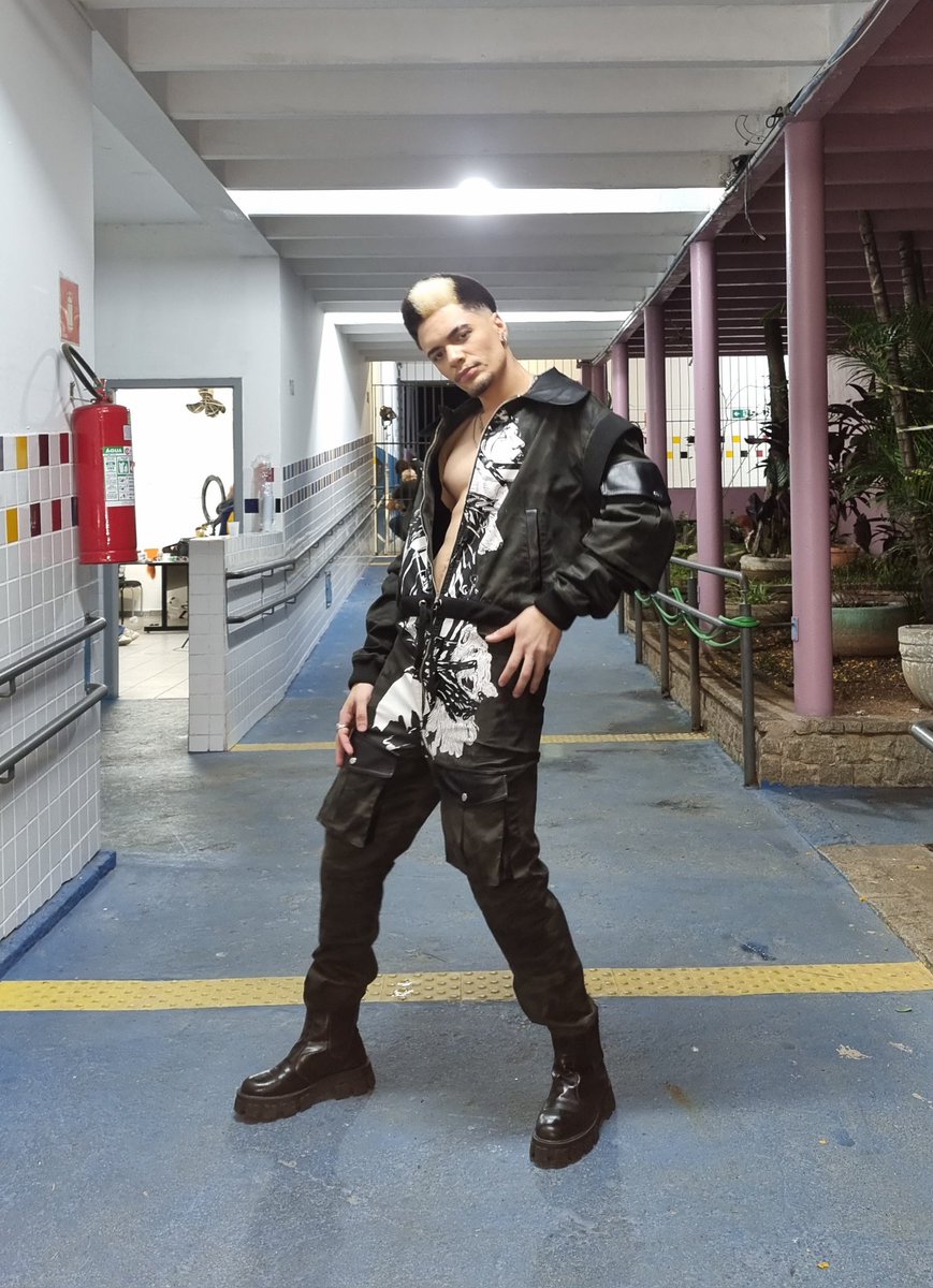 MurilloZyess's tweet photo. Foi um pouco difícil de dançar com esse look mas assim, que look viu, queria ir pra todo lugar assim 😅
Já assistiu #ABCdoQQ 📚❤️‍🔥
@QuebradaQueer
https://t.co/PrdJX5SjJY https://t.co/0OVzz8mwPn