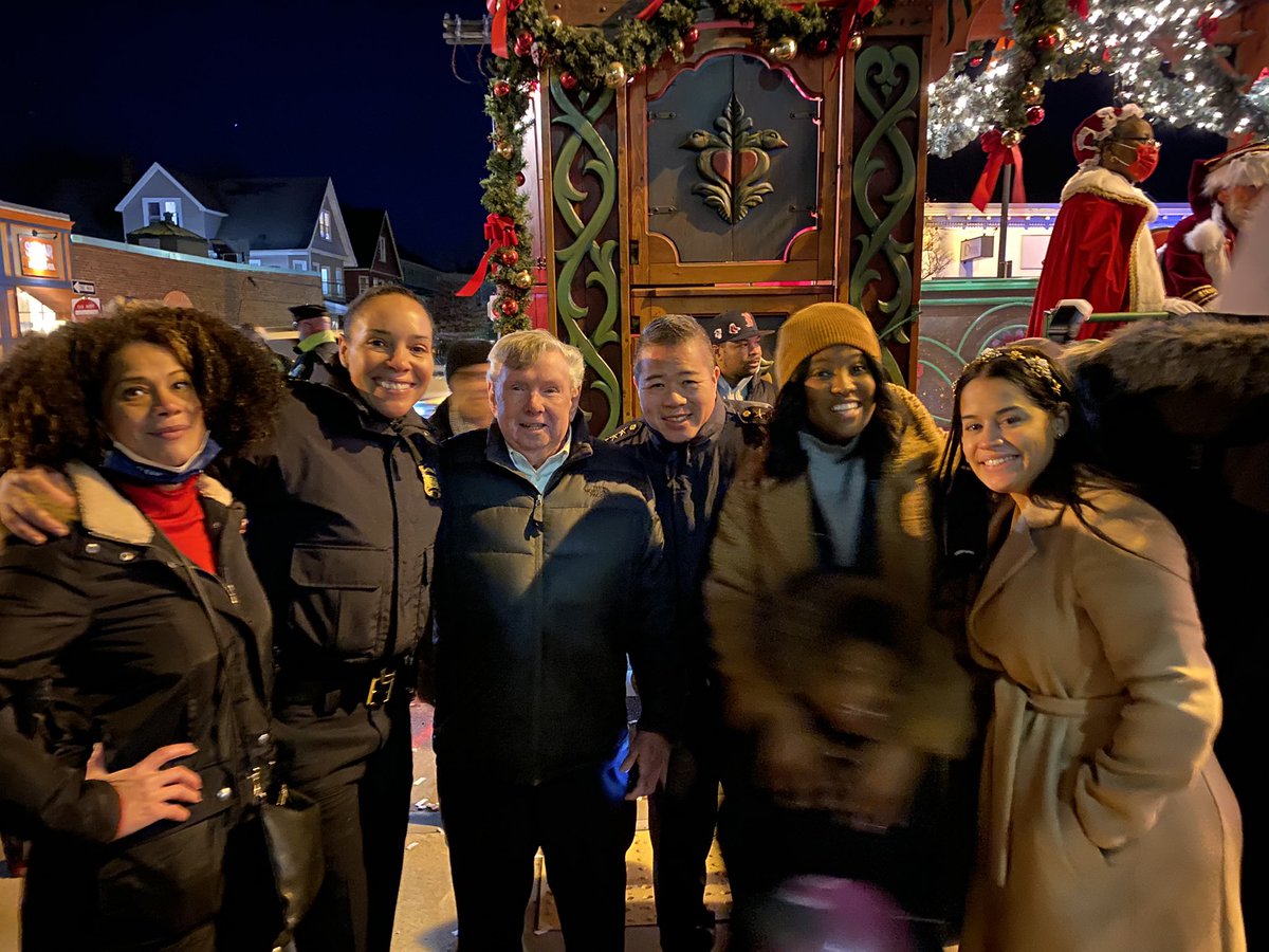 From Readville to West Roxbury the Enchanted Trolley tour brought the holiday vibe tonight! ☃️🎅🏽🎄<a href="/MayorWu/">Mayor Michelle Wu 吳弭</a> <a href="/juliaforboston/">Julia Mejia</a> @hicks4district6