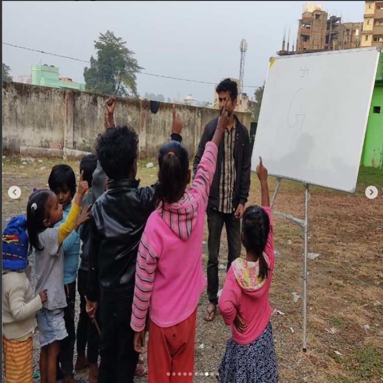 HelpRanchi's tweet photo. New #Education initiative launched - #HELPAcademy
For last 2.5 months @HelpRanchi has conducted 70+ classes with our dedicated #HelpArmy teaching each day at #Kantatoli, #Ranchi
If you are interested to be a part of this noble cause, Kindly DM us https://t.co/QPICfbufXG