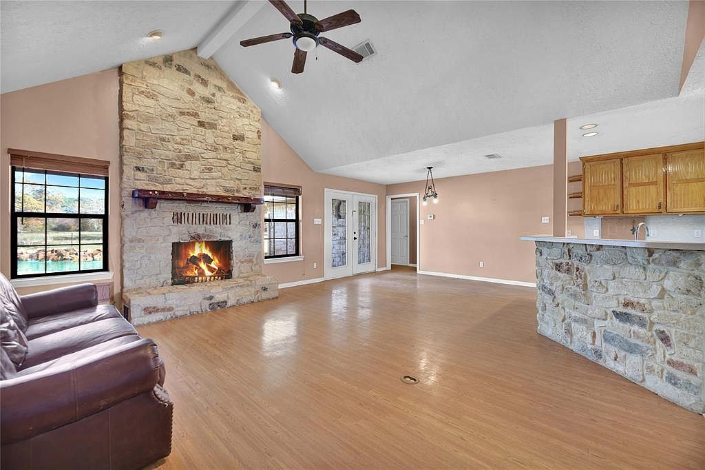 TxHorseProperty's tweet photo. SHEPHERD, EAST TEXAS. 72 acres, 4/3.5 stone home, pool. 2nd living area on 2nd floor. 40x60 barn w/carport, 3 livestock shelters, tack room. Arena w/2 chutes & team roping box. 2nd barn, cow pens. $800K #txhorseproperties #shepherdtx #easttexas https://t.co/N6d6Jbk6kX https://t.co/InDP85FhCU