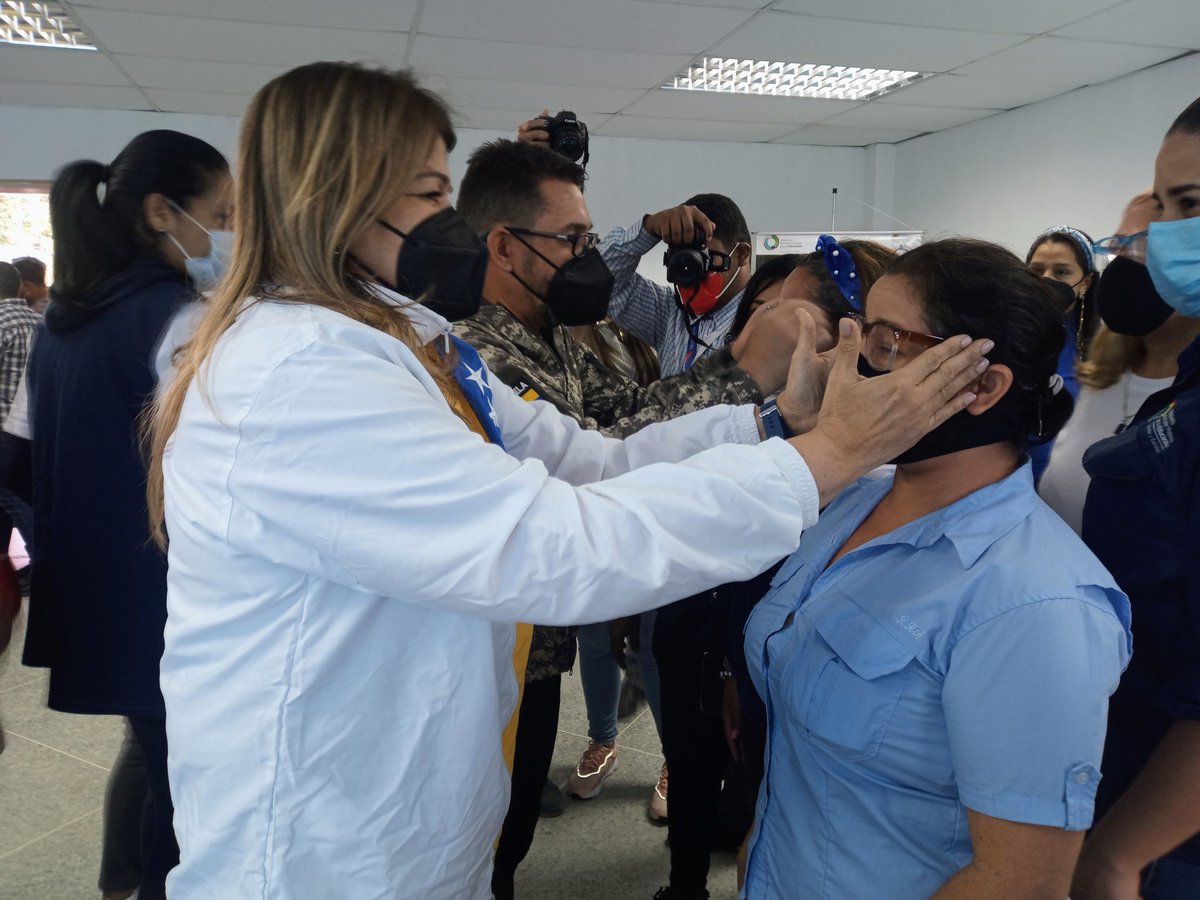 rosabecerra3's tweet photo. Hoy #Dic3 se realizó una Jornada de Salud en el plantel UEE Urquía, municipio Guaicaipuro con las especialidades: Pediatría, Medicina Integral, Oftalmología, Nutrición y entrega de medicinas y lentes de prescripción todo gracias al apoyo de la ministra @_LaAvanzadora y el IPASME https://t.co/8NXYGp6Vsf