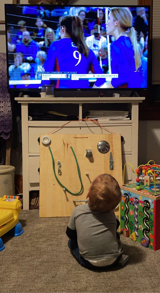 MrsManchePE's tweet photo. Cheering on @KUVolleyball !!! https://t.co/7zKhTtrA3m