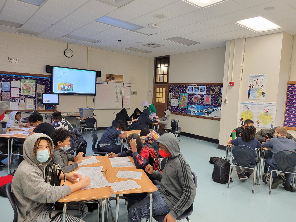 585_233's tweet photo. Nothing like a productive day of group work in health class at Leadership Academy for Young Men! #saveLeadership #savelafmy #savelafmystudents @LCMLessons  @BeatrizLeBron1 @KalaniAmy @RCSDWilla https://t.co/jdYsMuwvy1