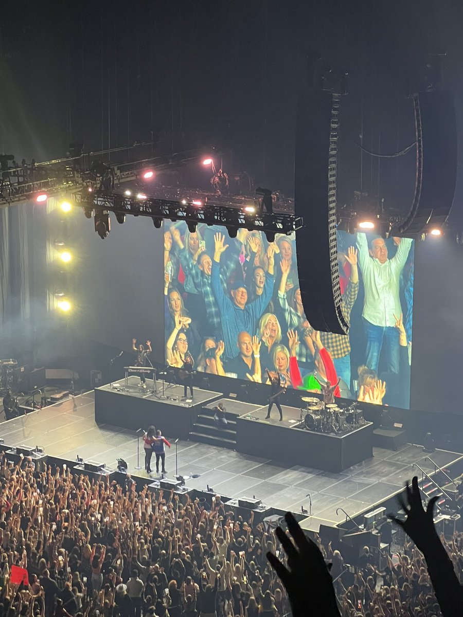 3_325thAirborne's tweet photo. @DanAndShay had by far the best opening of any concert!!  @LCArena_Detroit @SXMTheHighway @stormewarren #BackInConcert #SoldOutArena #countryConcert @Ticketmaster @VetTix https://t.co/Yi4l74KeK9