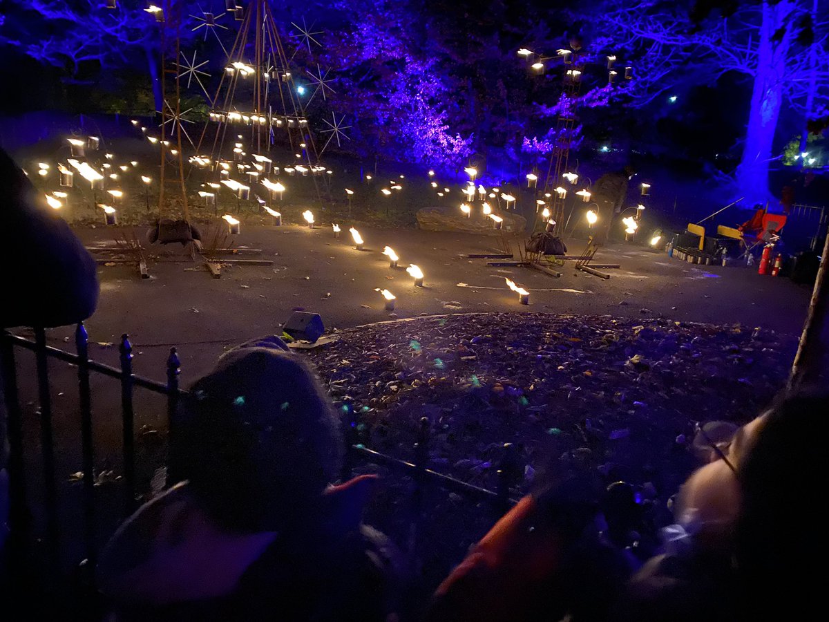 KaleenaIrene's tweet photo. Had an awesome time  @BrooklynBotanic for the #BBGLightscape event #family ❤️ https://t.co/bzMzbHaBdI