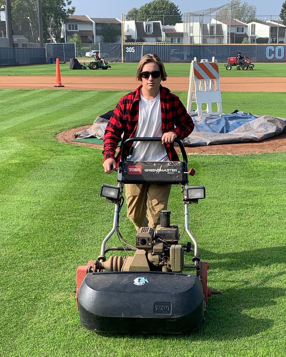 First cut after our winter rehab. The Turf Kings are working on their straight stripes. <a href="/FieldExperts/">SFMA</a> <a href="/STMASoCal/">SoCal STMA</a> <a href="/CDMpride/">Corona del Mar</a>