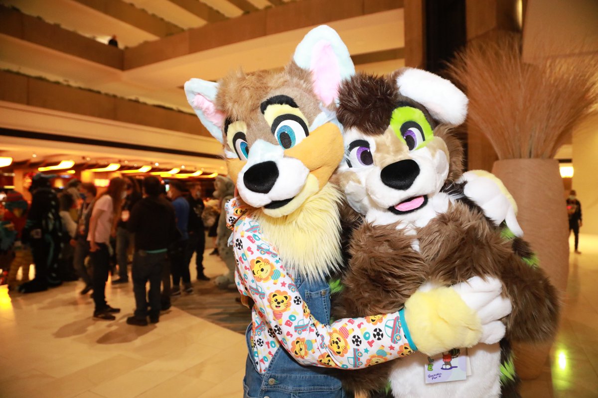 Alysterwolf's tweet photo. 👀 @mufflepup UwU https://t.co/T4KBbf85wq