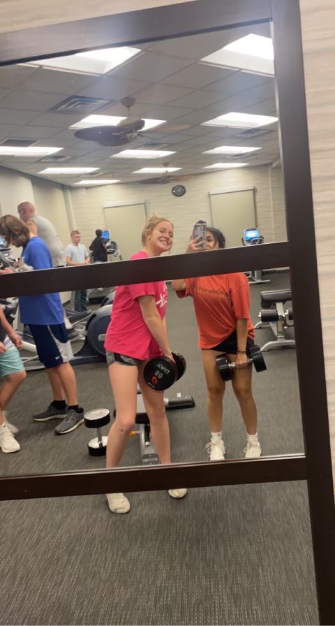 ValGirlTen's tweet photo. While the rest of us are easing into the weekend, Valley tennis players Alina Keshwani and Finley McAndrews are working out while also preparing for a debate tournament in Omaha. Good luck tomorrow ladies! #UpdateUs https://t.co/bnyrg6t784