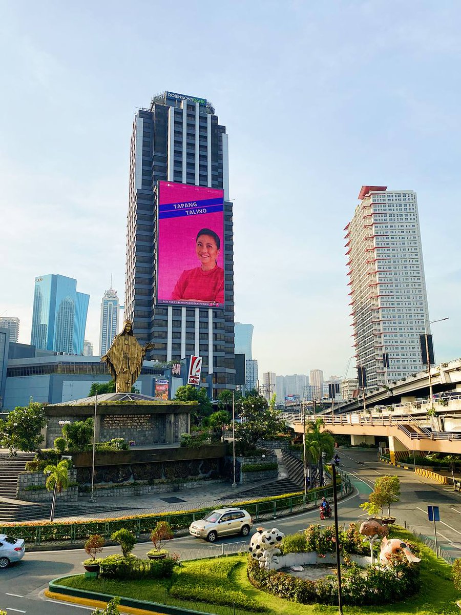 PPStansForLeni's tweet photo. Good morning #KakamPinks and #PangPangStansForLeni! 2/2 of our Metro Manila #LetLeniLED ads are out na out na 🥰 Bright pink #HusayAtTibay for all of EDSA to see because we believe na #DapatSiLeni ang magwagi sa 2022! 💗🎀 https://t.co/feQOoxHPQO