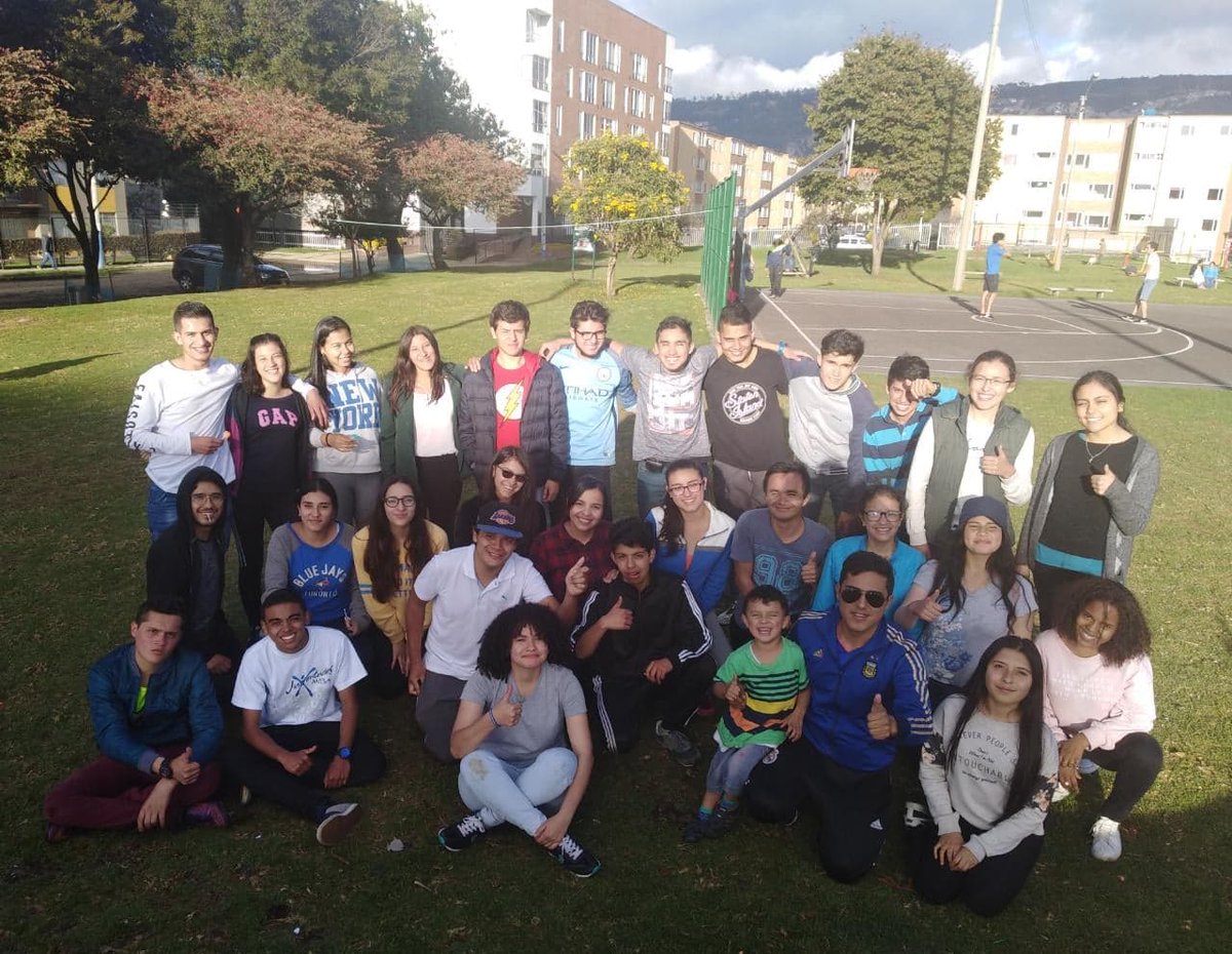 _nicoI17_'s tweet photo. #JovenSolidarioEs el que apoya y lleva felicidad a los demás, jóvenes como:@MarianaSPardo @caroavila0116 @JOFFRECASTRO18 @NicolasPinzon25 

#Usaquén #MásDiálogoMásAcción 
@NataliaTovarF @aydeelizarazoc https://t.co/F1OzrJZDoh