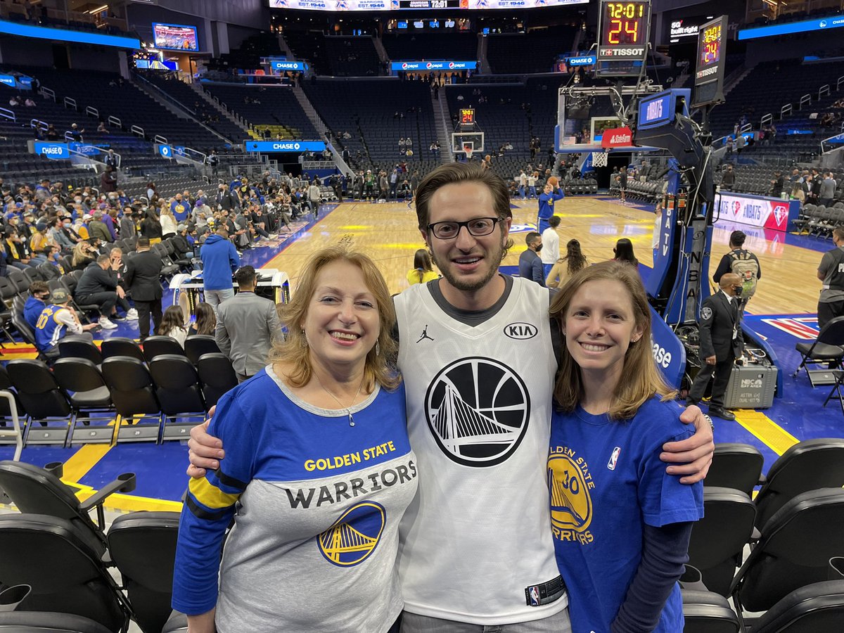 JonSchechter's tweet photo. Warriors / Suns with my ladies 👌🏼 #WarriorsGround #splashzone https://t.co/KNHIpAEIGJ