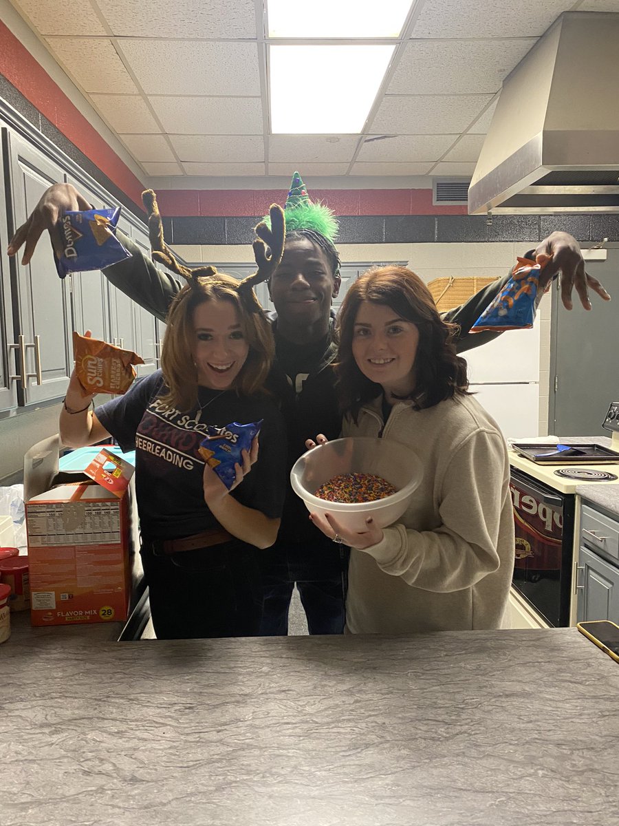 CheerFscc's tweet image. Having a blast at the Fort Scott Middle School Christmas dance! Thank you so much for having us!