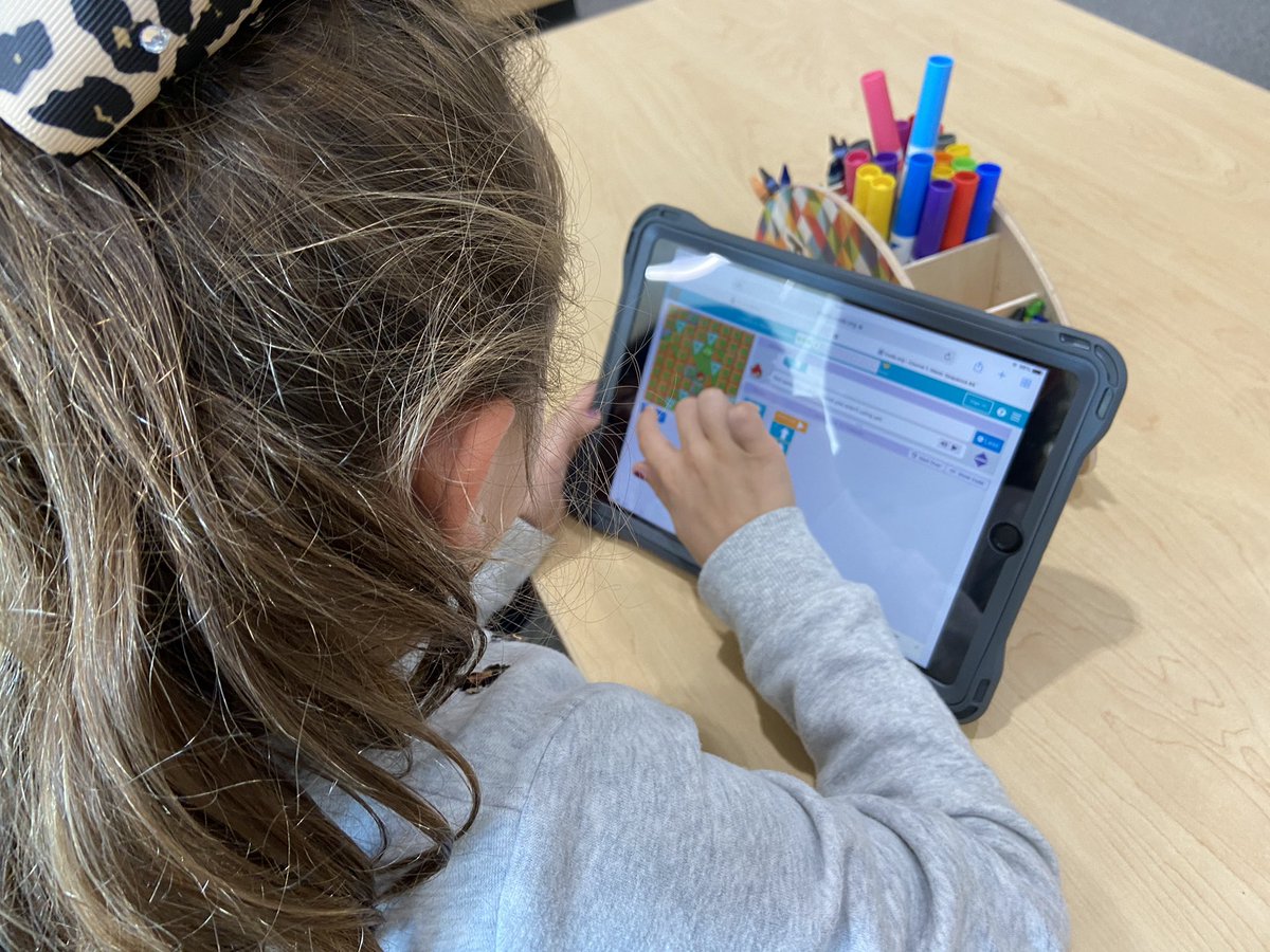 TarvinLibrary's tweet image. Students @TarvinES have been having a blast starting their #HourOfCode adventure in the library! I can’t wait to see how far they get in their coding skills this year! #LISDcodes #leanderisdlib #NTtrailblazers