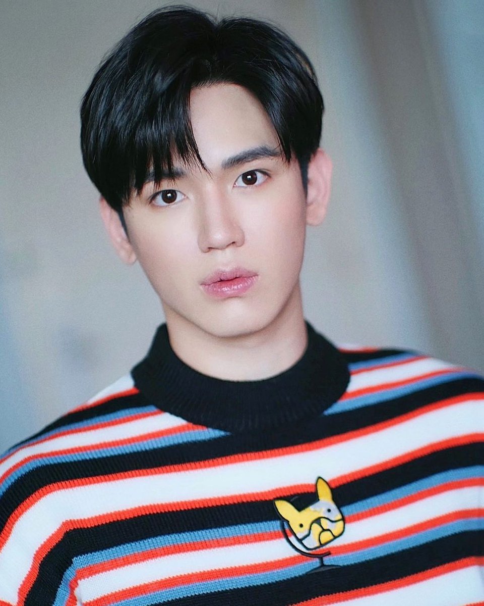 casuarineslove's tweet image. The definitions of PERFECTLY:

HANDSOME               BEAUTIFUL