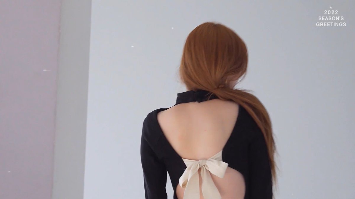 SeohyunPoint's tweet photo. Minimal yet expensive. A perfect concept for her.
#SEOHYUN #서현 #LikeAShadow https://t.co/r43J4aIWlv