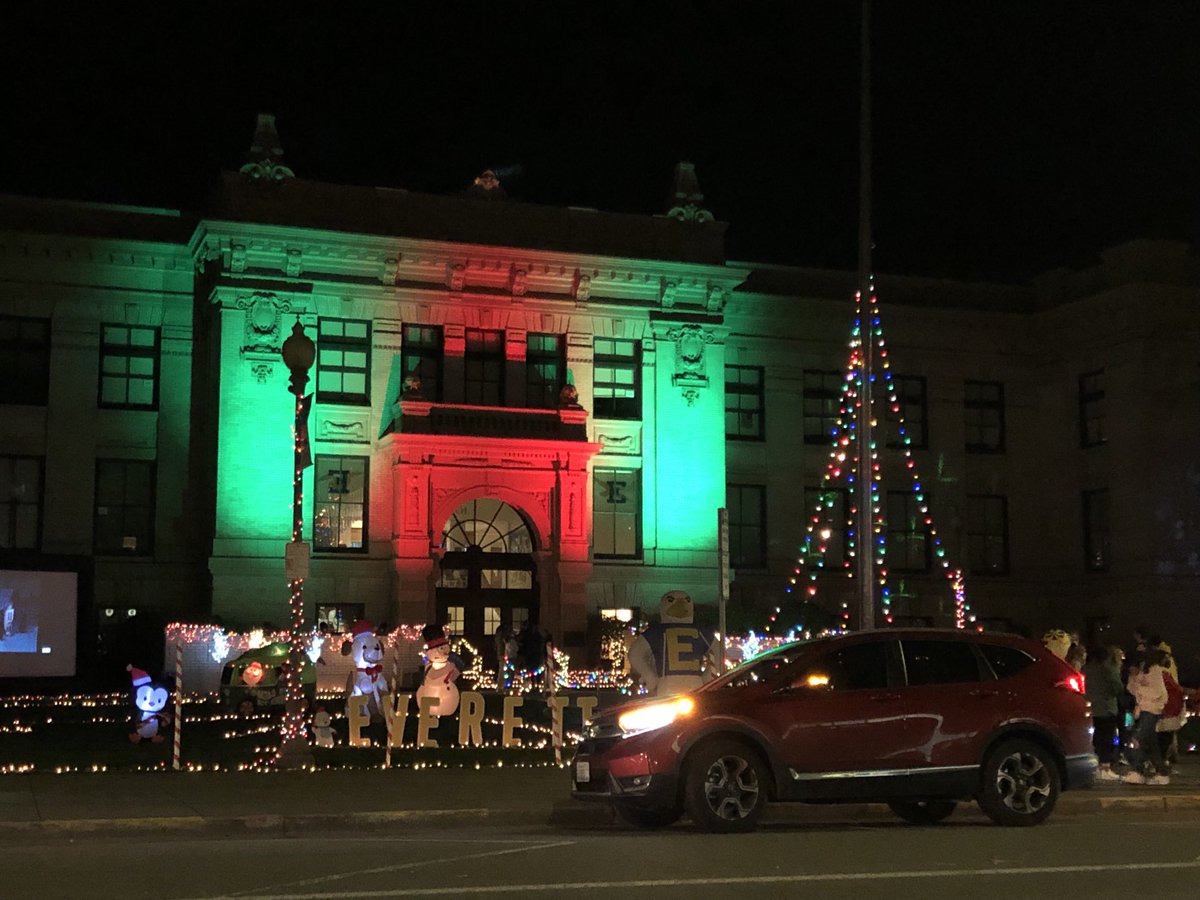 director_mason's tweet photo. Everett High bringing the holiday cheer to the neighborhood! https://t.co/IoA0FlG5n3