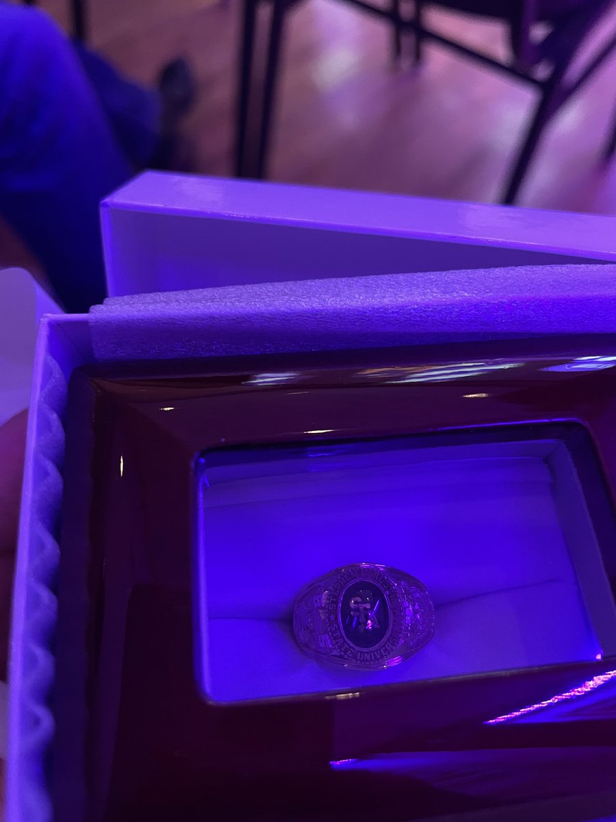 eyesophi's tweet photo. The few that were there with me in February 2019โฆ Here we are in 2021 and we got this ring. Thank you Marie, Jessica, Keea and Daniel Ayala for sticking with me. Thank you to a best friend I gained since then, Essence.
๐๐๐๐ sheโs right. I did the thing #axeemjacks #bigdip https://t.co/CNWbiABghq