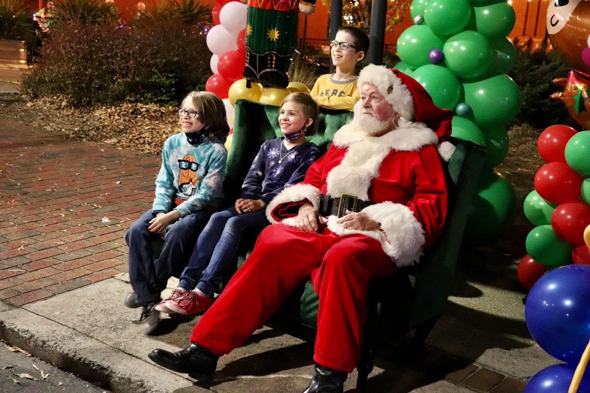 yesweekly's tweet photo. Wonderful magic tonight in @DowntownGSO tonight. Smiling faces and happy families were in abundance. Check out our Instagram page for many more photos. https://t.co/1cWiqM6vFp