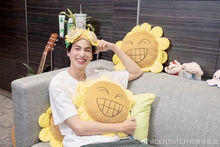 mgpfg214's tweet photo. ความน่ารักของพระอาทิตย์กับทานตะวัน #หวานใจมิวกลัฟ https://t.co/WZvDWKU9ls