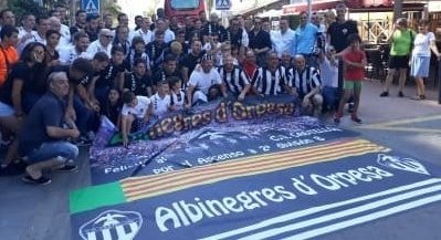 ASPECAS1922's tweet photo. ⚪⚫ | Albinegros, la peña de Orpesa; @OrpesaD cumple 10 años y mañana se celebra por todo lo alto en el Bar Tarrega con una comida y un concierto musical. 

Desde FEDPECAS no nos lo queremos perder. Estaremos presentes para apoyar a estos albinegros de pro. 

Felicidades amigos! https://t.co/rRqIwEXt29