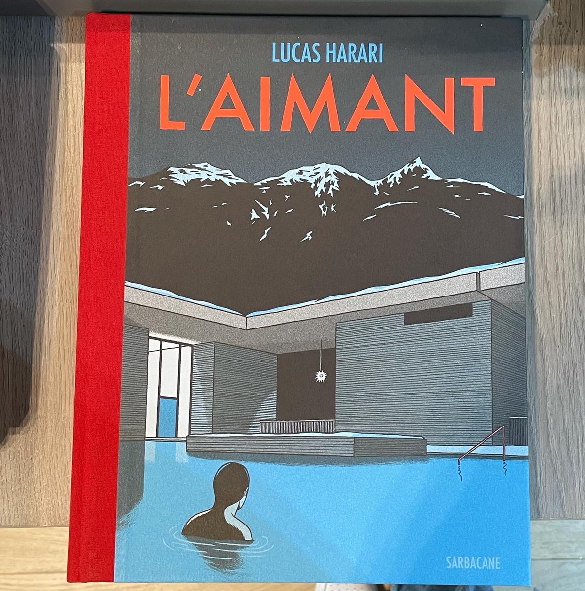 9artLibrairie's tweet photo. «L’aimant » et « La dernière rose de l’été » deux BD de Lucas Harari aux @ESarbacane. Deux livres aux intrigues et couleurs hypnotisantes… https://t.co/VE7bgSgYre