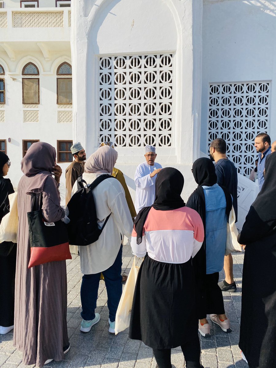 ٢/٣
في أثر رواية دلشاد في سور اللواتيا- مطرح  بصحبة الدكتور علي محمد سلطان والأستاذ محمد. 
#في_أثر_رواية 
#بيت_الزبير