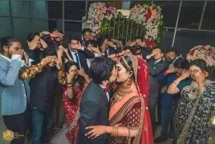 आजकल जो ट्रेंड चल रहा है समाज में, जल्द ही सुहागरात भी चौराहे पर मनाना भी आधुनिकता कहलाएगा.. ये फोकटी आधुनिकता कही हमको डूबेगी.. क्योंकि फटी जीन्स में आपको वही लोग नही देखना चाहते जो आपके शुभचिंतक है।
बाकी दुनिया तो आपको व आपकी बहन बेटियो को नंगा देखना चाहती ही है।