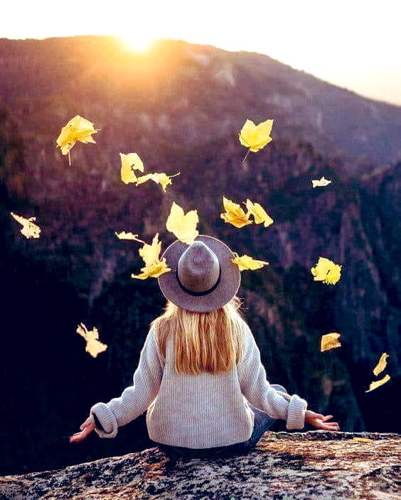 Yaşam bu kadar kısayken, 
Ve.... 
Her şey avucumuzun içinden kayıp giderken,
Mutluluk, herkesin hakkı olmalı..!!
Bugün çok mutlu olun🌺