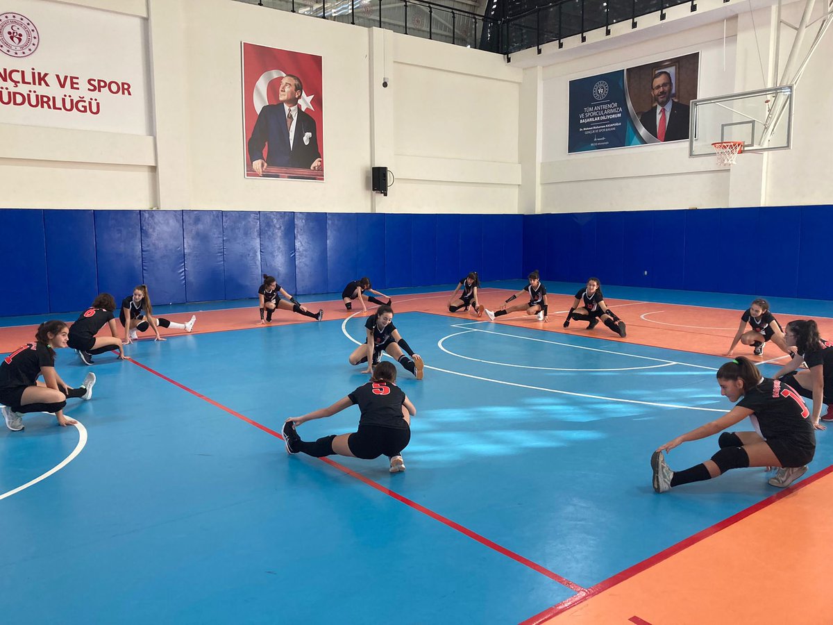 bahcesehirant's tweet photo. Öğrencilerimiz Voleybol Yıldız Kızlar kategorisinde Antalya İl 4.sü olarak Türkiye şampiyonasına gitmeye hak kazandılar.Kendilerini tebrik ederiz👏🏻👏🏻👏🏻 https://t.co/vvSVbLEmbE
